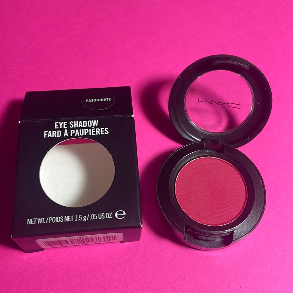 MAC Passionate eyeshadow